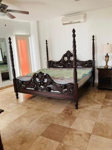 poster bed in Mstr Bdrm